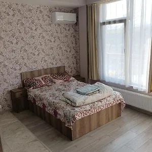 Mary's Cozy & Lovely On Very Quiet Khosharauli Street Апартаменты